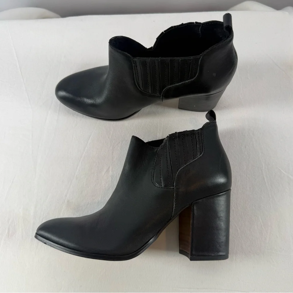 Kelsi Dagger Leather Pull‎ On Heeled Bootie in Black Size 9.5